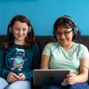 Kép 6/6 - JLAB Jbuddies Studio Kids Bluetooth szürke/kék fejhallgató
