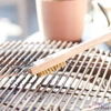 Kép 2/2 - Barbecook BC-ACC-7074 rézszálas fa grillkefe rozsdamentes acél kaparóval, 100% FSC, 31cm