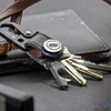 Kép 3/6 - True Utility Keyshackle, TU921, 7 in 1, multifunkcionális szerszám, csavarhúzó, fekete titániumbevonatú karabiner , valódi bőr