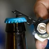 Kép 4/6 - True Utility Keyshackle, TU921, 7 in 1, multifunkcionális szerszám, csavarhúzó, fekete titániumbevonatú karabiner , valódi bőr