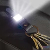 Kép 3/6 - True Utility Cliplite, TU918, kulcstartó karabiner, tölthető lámpa, 4 funkció, 47 lm COB LED, Li-ion, marhabőr szíj, rozsdamentes acélváz