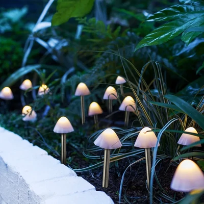 LED-es szolár lámpa, 12 db mini gomba, melegfehér, 28,5 cm x 4 m